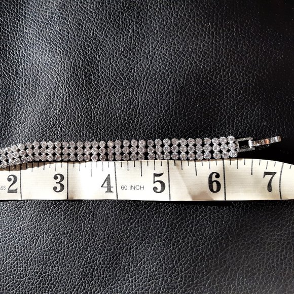 Beautiful white crystal stone bracelet - Picture 6 of 8